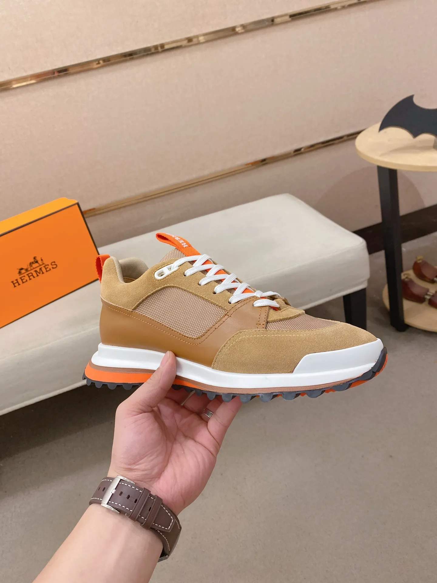 Men's clothing and shoes💰: 520💰《HERMES》【Classic original single version】Hermès; top 🔝purchasing agent🔍🔍men's latest 🇺🇸 counter sales simultaneously, original imported from Italy ▲▲first-layer cowhide ▲▲ (high-end, nobility, class) times) Exquisite workmanship (Italian 🇮🇹Imported water-dyed 🐂cowhide lining) sole: Original sole provided by the original factory, ⚠️exclusive double-layer activity·TPR·rubber·combined molded outsole; super comfortable·wear-resistant·non-slip·environmental protection The real thing is more beautiful if you take the real thing (high quality, follow the order), you can enter and exit the counter at will * Number of yards: 38·39·40·41·42·43·44# (can be customized 45.)
